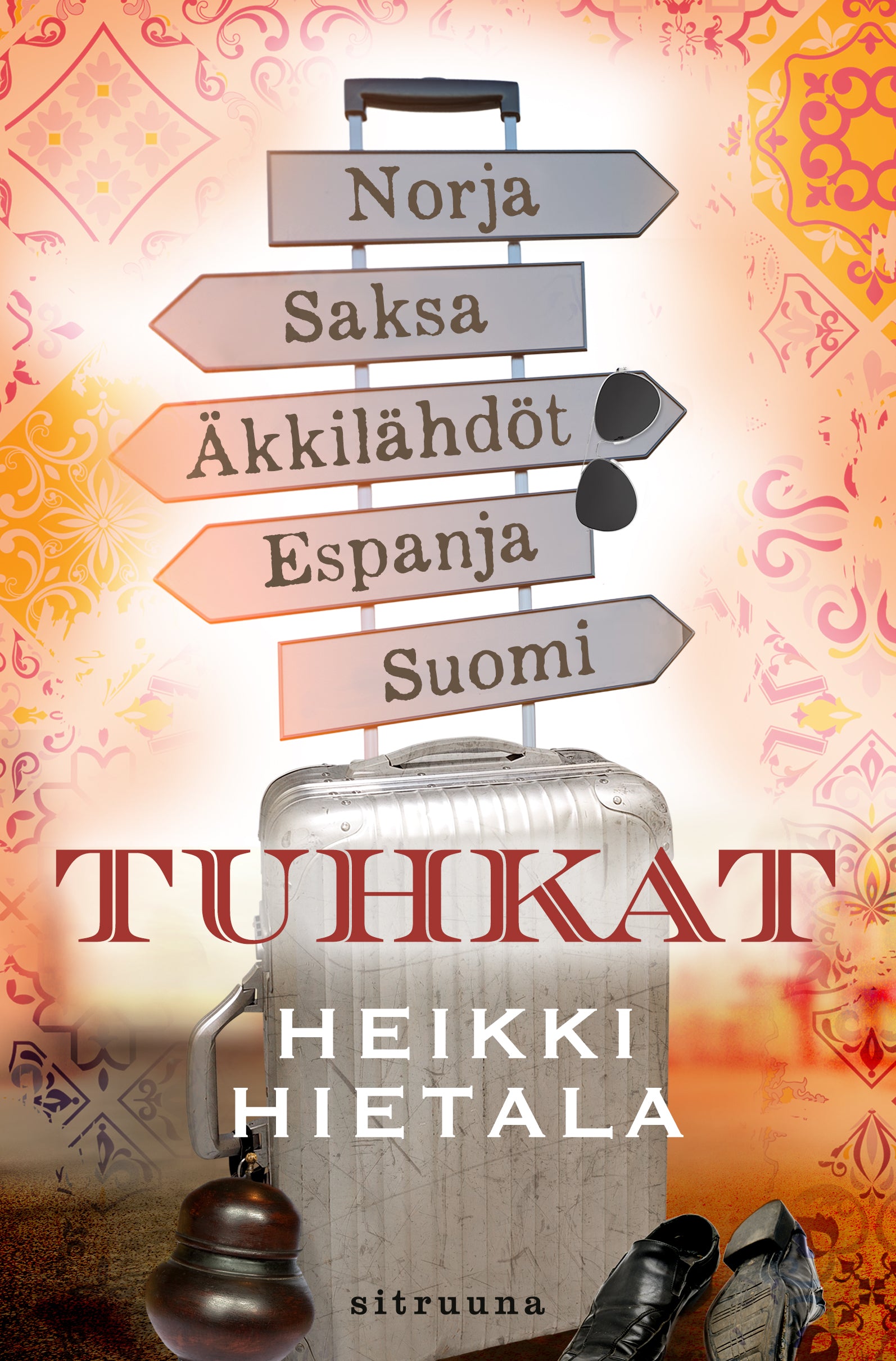Tuhkat -kirjan tuotekuva kirjan kannesta, jossa on matkalaukun kuva